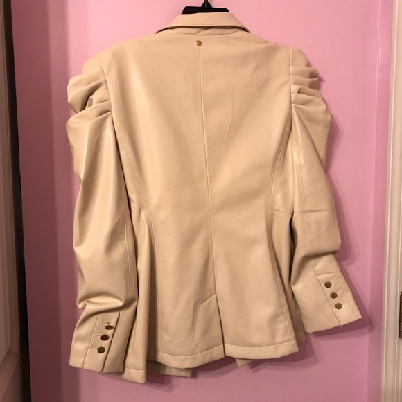 Emily McCarthy cream blazer jacket size medium - Picture 2 of 4